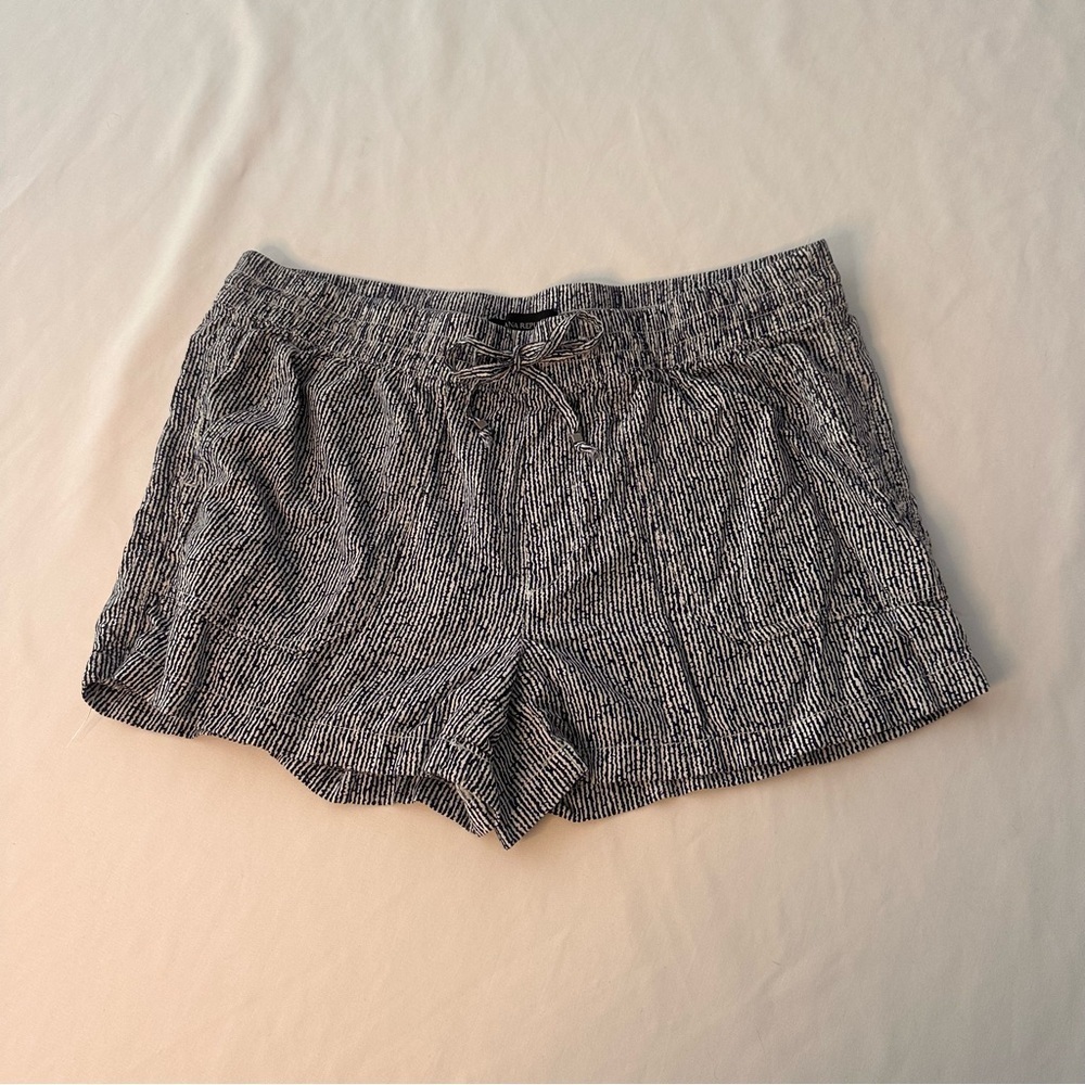 Banana Republic Blue and White Striped Shorts Size Medium
